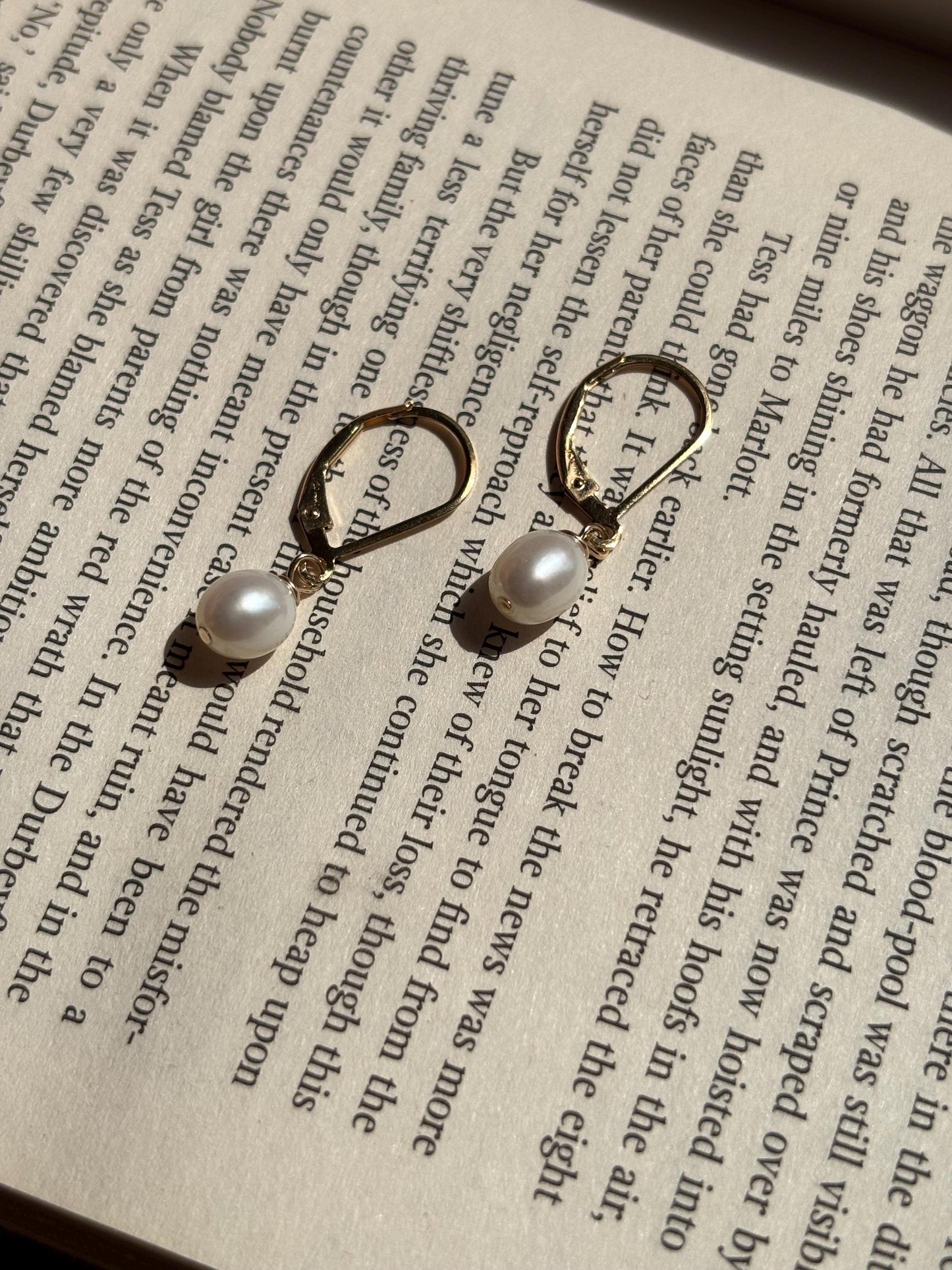 14K Gold Filled Hallmarked Continental Earring White Teardrop 3mm Freshwater Pearl