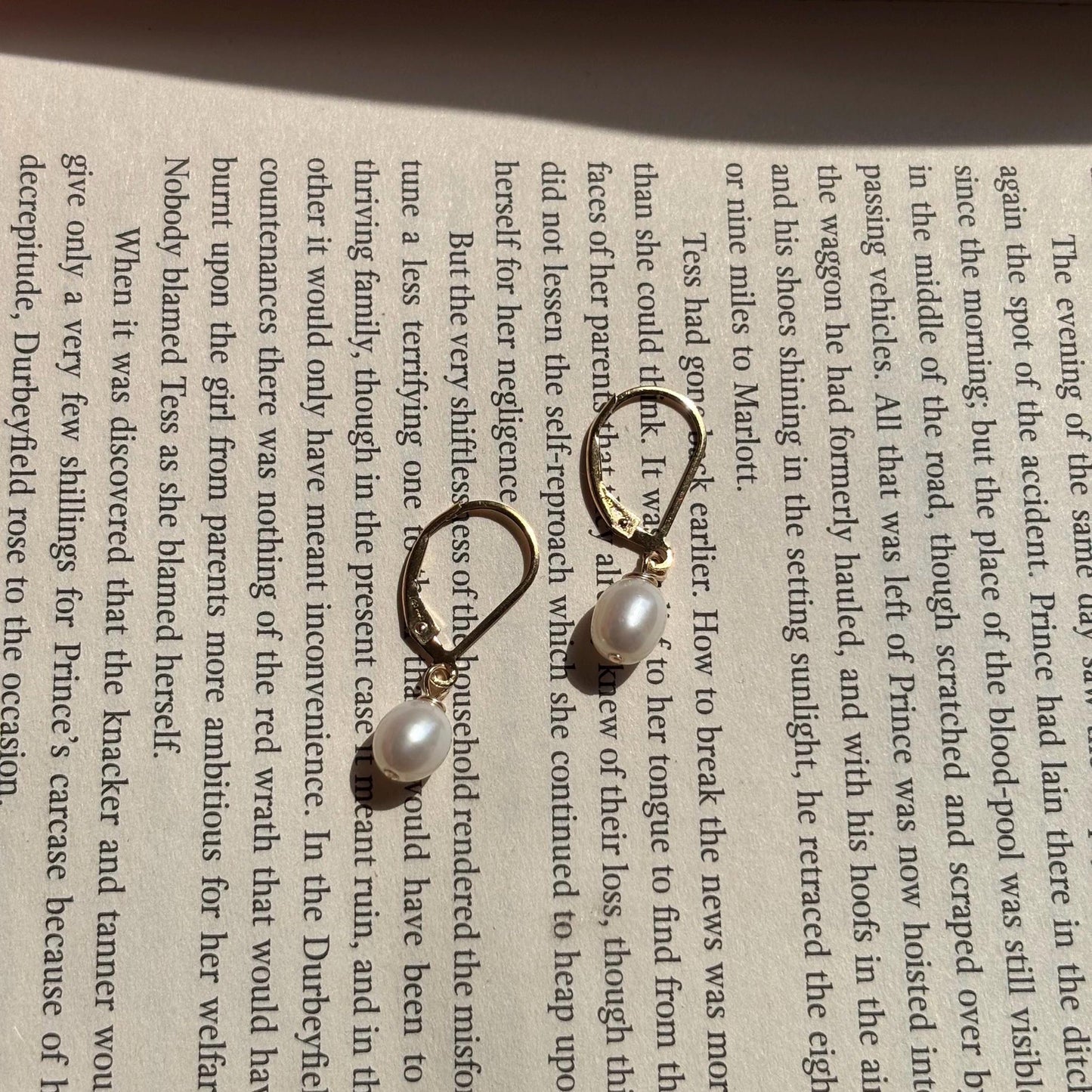 14K Gold Filled Hallmarked Continental Earring White Teardrop 3mm Freshwater Pearl