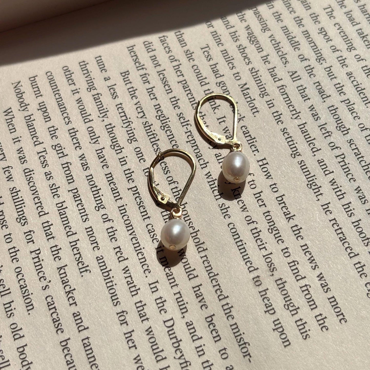 14K Gold Filled Hallmarked Continental Earring White Teardrop 3mm Freshwater Pearl