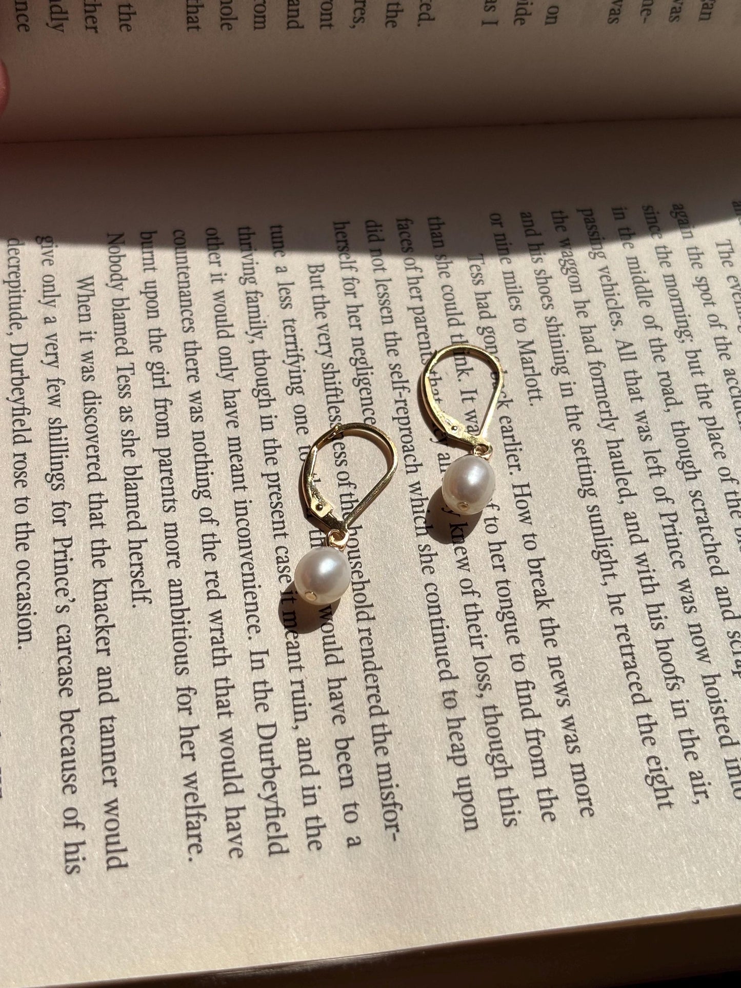 14K Gold Filled Hallmarked Continental Earring White Teardrop 3mm Freshwater Pearl